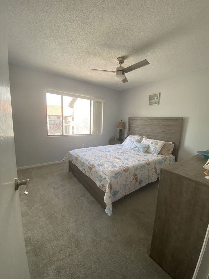 Queen size bed - 1634 Stickney Point Rd