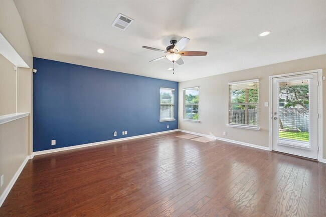 Building Photo - Great 4 bedroom in Cedar Park