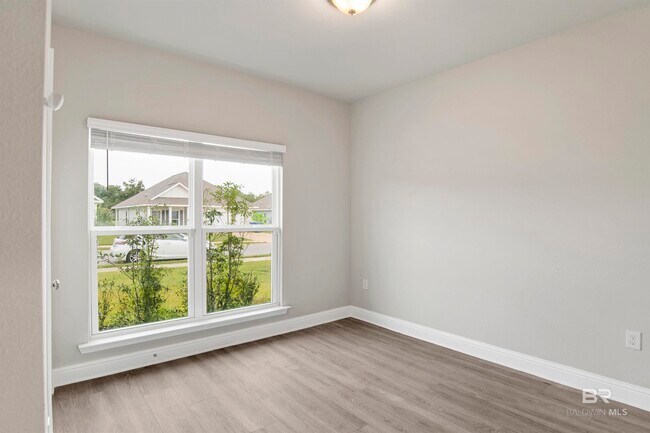 Building Photo - 390 Gemini St