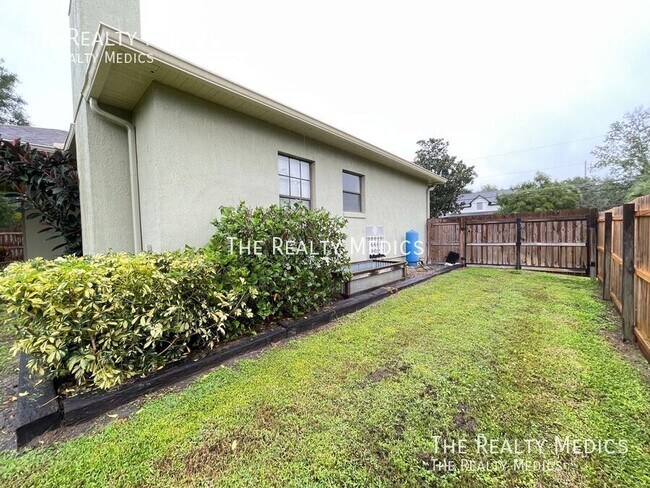 Building Photo - 2372 Sunnyview Dr