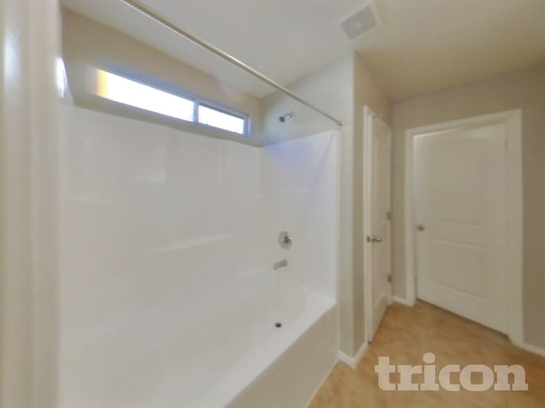 Building Photo - 1502 E Mayfield Dr