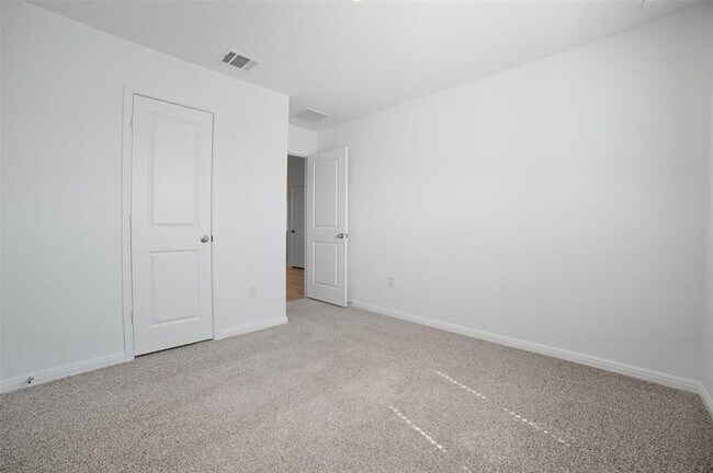 Building Photo - 445 Mustang Dr