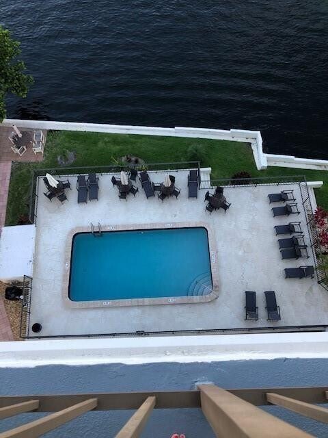 Building Photo - 1609 N Riverside Dr