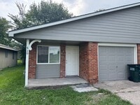 Building Photo - 610 Bremer Dr