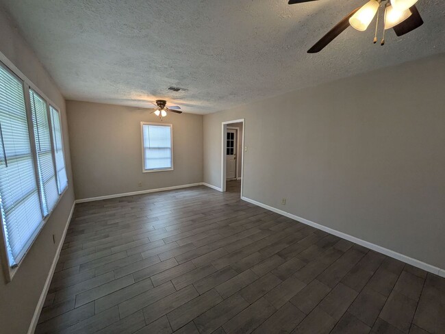 Building Photo - 2306 Butler Dr