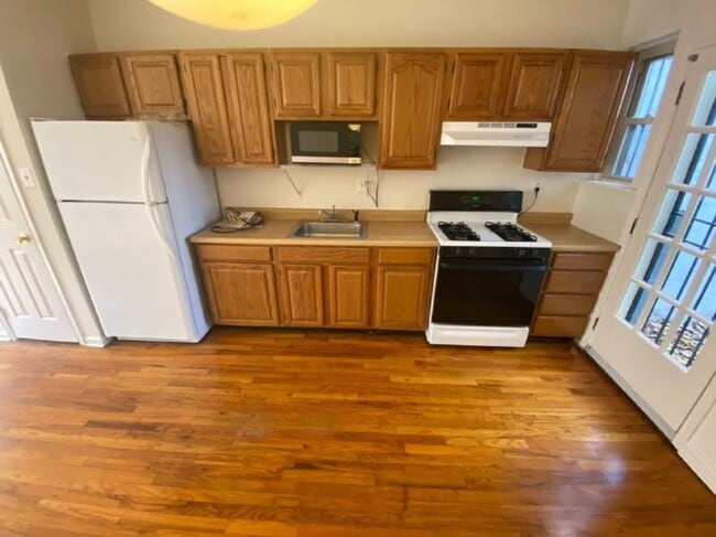 Building Photo - A charming two bedroom one and one half  bath row house located just off New Jersey Ave in the Sh...