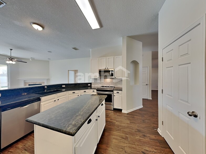 Building Photo - 3111 Stonebrier Ridge Dr