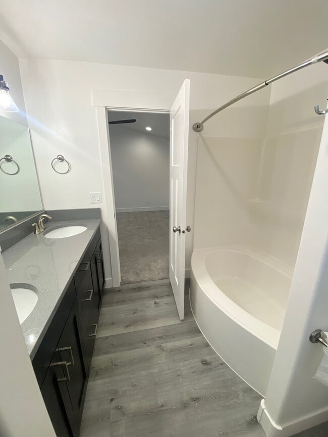 Building Photo - 3773 Ventura Ave