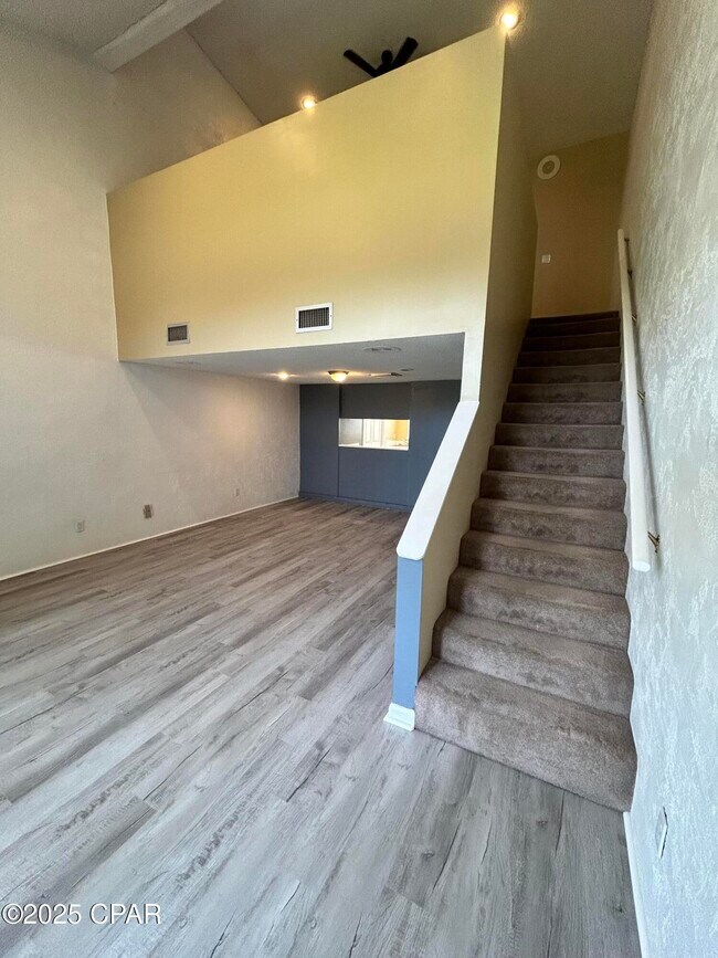 Building Photo - 6901 N Lagoon Dr