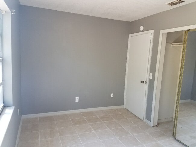 Building Photo - 1222 Dewey Ave