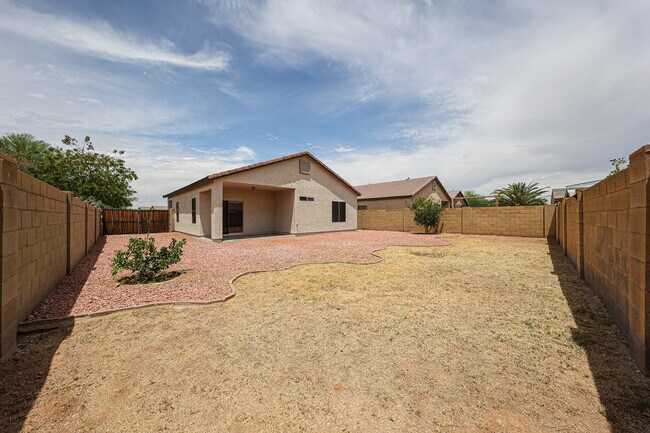 Building Photo - 619 N 70th Ave