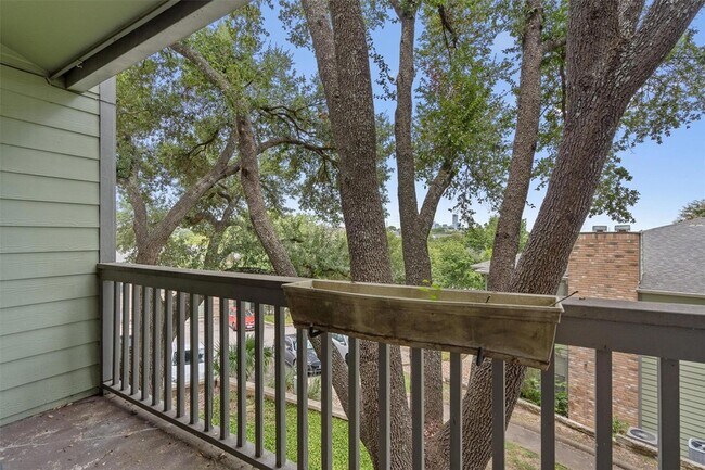 Building Photo - 4500 E Oltorf St