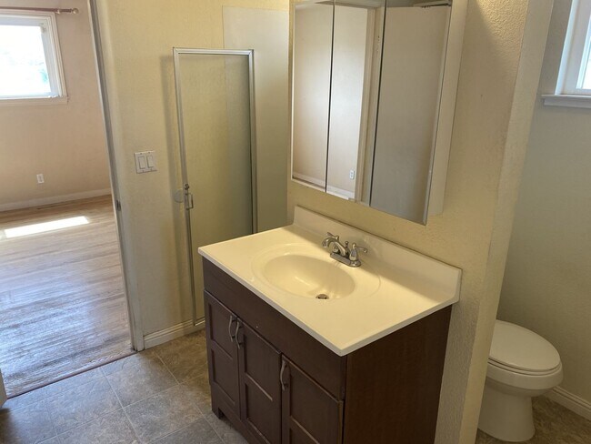 Building Photo - Charming 4 Bedroom, 2 Bath Home