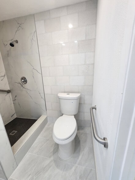 Bathroom #2 - 12402 Darnell St