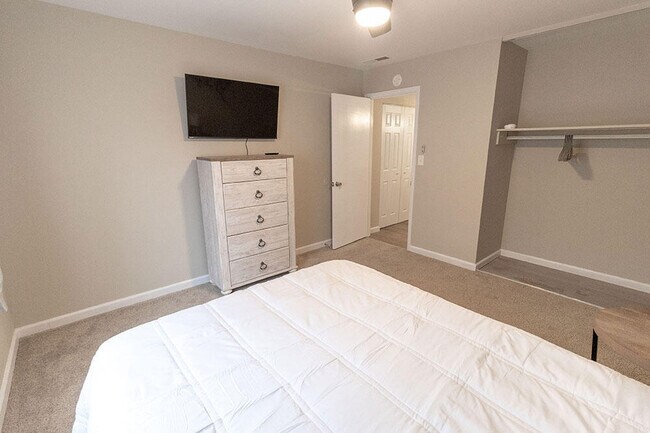 Building Photo - 801 N Ann St