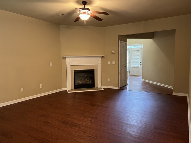 Building Photo - 5775 Weddington Dr