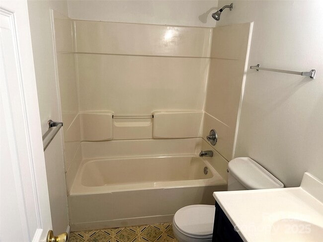 Building Photo - 5591 Wrenn Dr