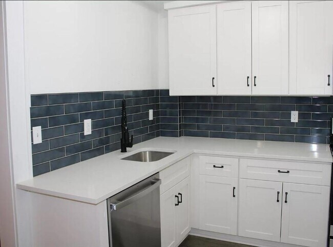 Building Photo - 5634 Willis Ave