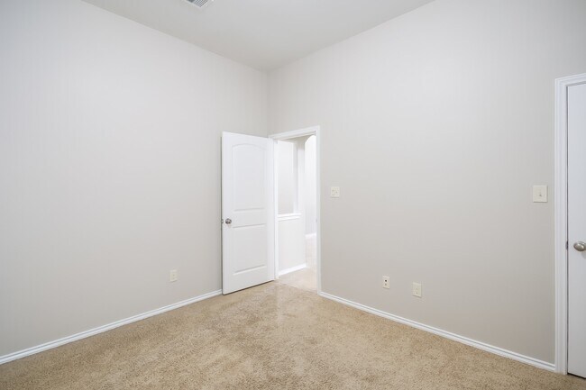 Building Photo - 26122 Serenity Oaks Dr