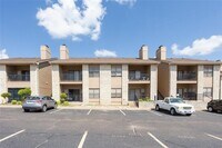 Building Photo - 400 E Pearl St