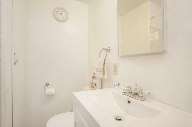 Building Photo - 7128 Mammoth Ave