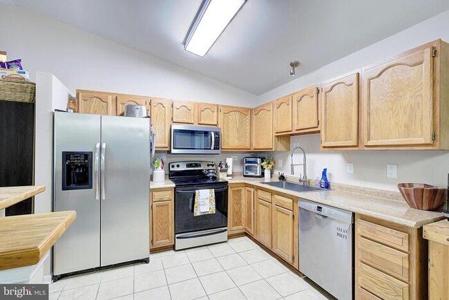 Building Photo - Welcome to this delightful split-level hom...