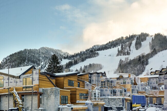 Building Photo - 126 Juan St