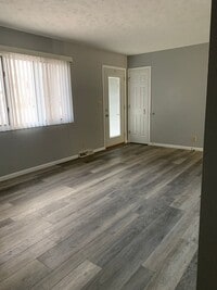 Building Photo - 3 Bedroom, 1 bath recently remodeled beautiful home in Woodland Park!