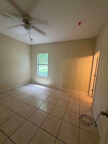Building Photo - COMING SOON!!! Charming 3/2/2 car garage home in North Port