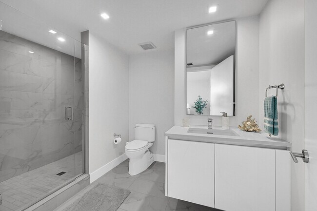 Building Photo - 730 N Ocean Blvd