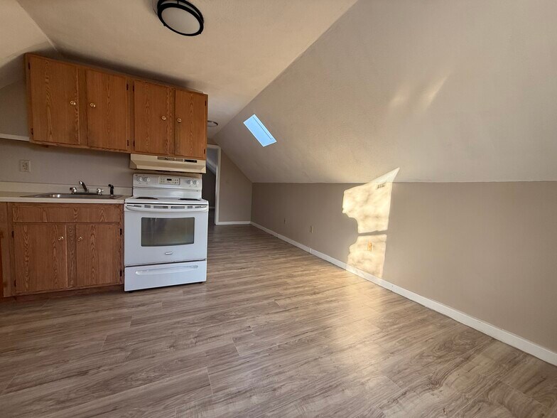 Primary Photo - 25 Holman St