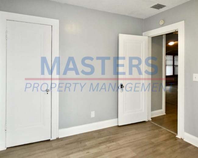 Building Photo - 1133 Parkside Blvd