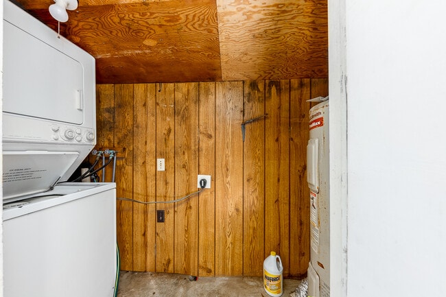 Building Photo - 1009 Park Dr