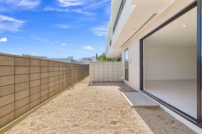 Building Photo - 928 Galaxy Dr
