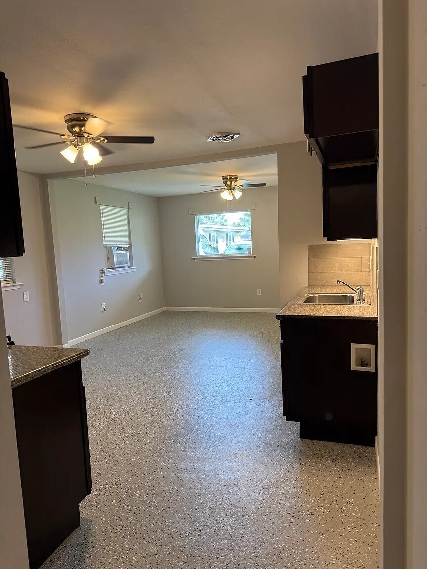 living room/ kitchen open - 732 Arnold Ave