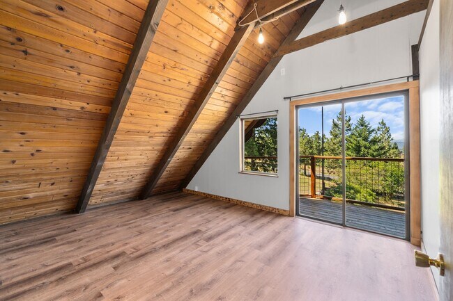 Building Photo - 250 Morrison Canyon Ln