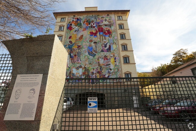 Building Photo - Villa Harvey Mandel