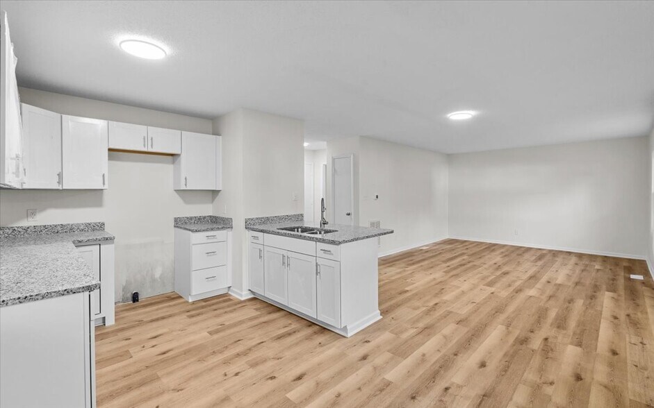 Building Photo - 718 Miles St