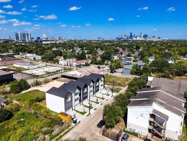 Building Photo - 6320 Del Rio St