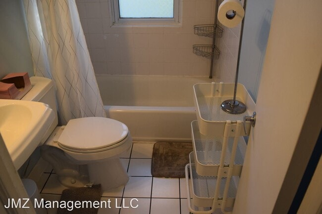 Building Photo - 2 br, 1.5 bath House - 1428 Pontiac Trail