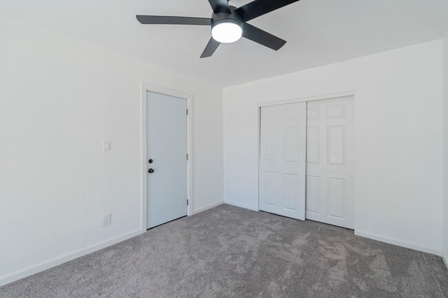 Building Photo - 460 N Longmore