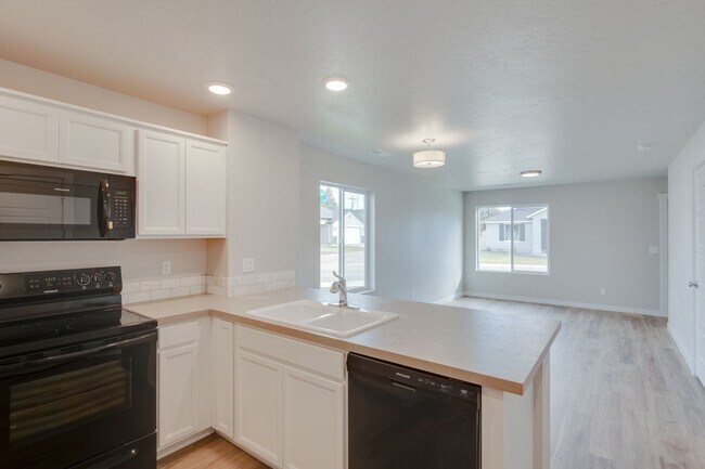 Building Photo - Beautiful 2 Bedroom Cottage Available!