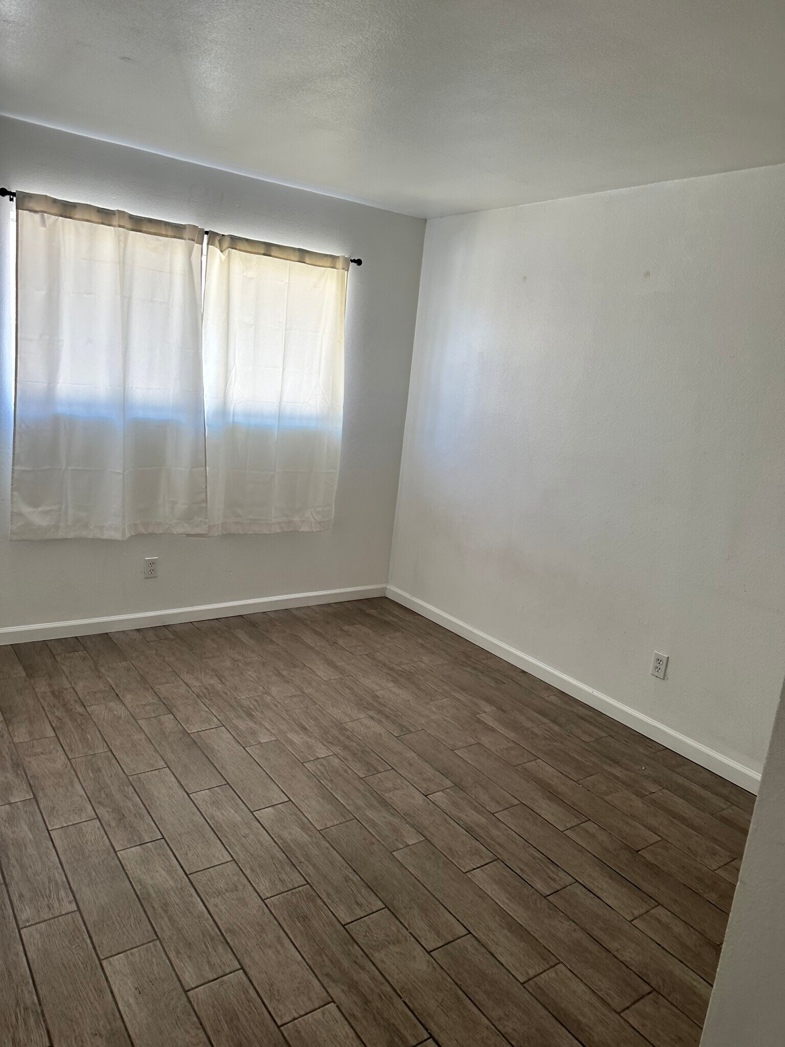 Building Photo - 272 E Jackson St