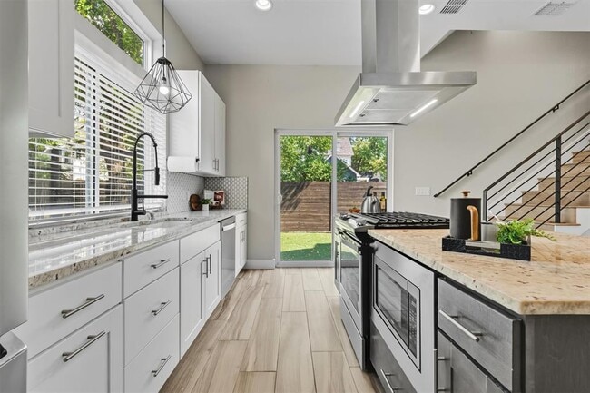 Building Photo - 5609 Tura Ln