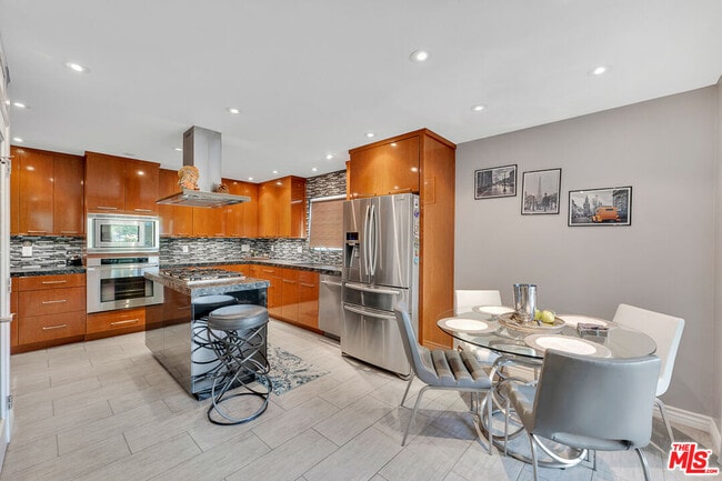 Building Photo - 13563 Contour Dr