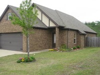 Building Photo - Homewood Area - Oxmoor Glen - Minutes to D...