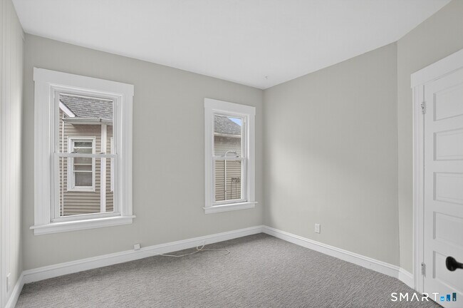 Building Photo - 95 Parrott Ave