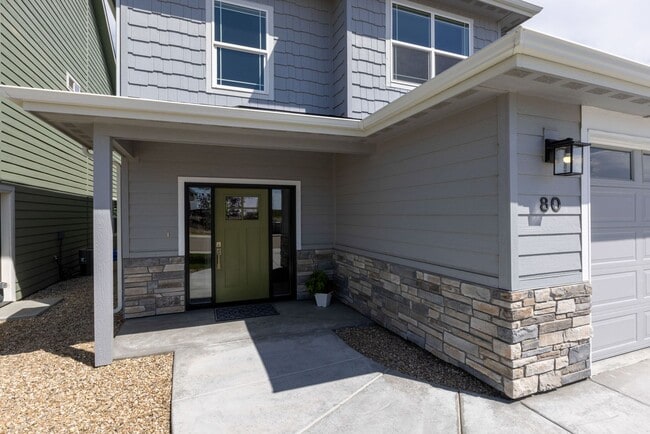 Building Photo - PROMO*** $1000 Off 1st Month of Rent -Beau...
