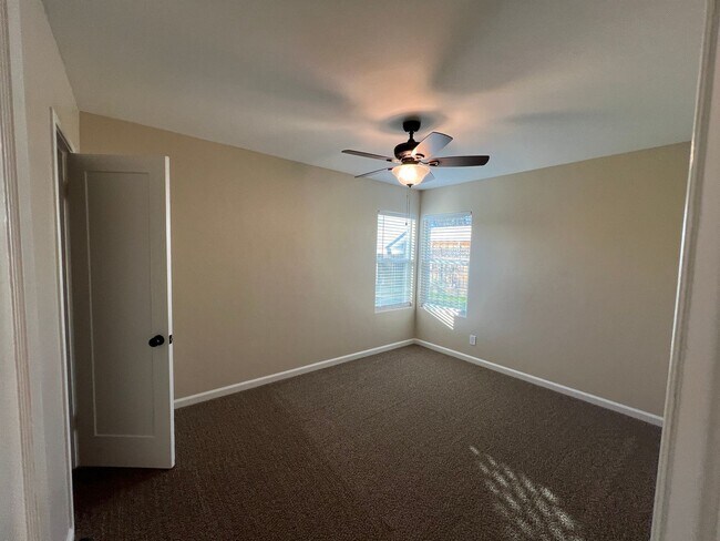 Building Photo - Updated 2-bedroom cottage in La Loma neighborhood!