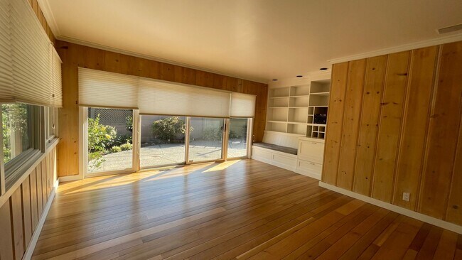Building Photo - 2962 Gibbons Dr